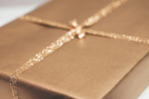 Photo Keywords: welcome package, employees Relevant image: Gift basket