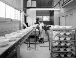 Photo Souvenir production: Factory